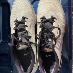 Nike Men's Cream and Black Athletic Shoes